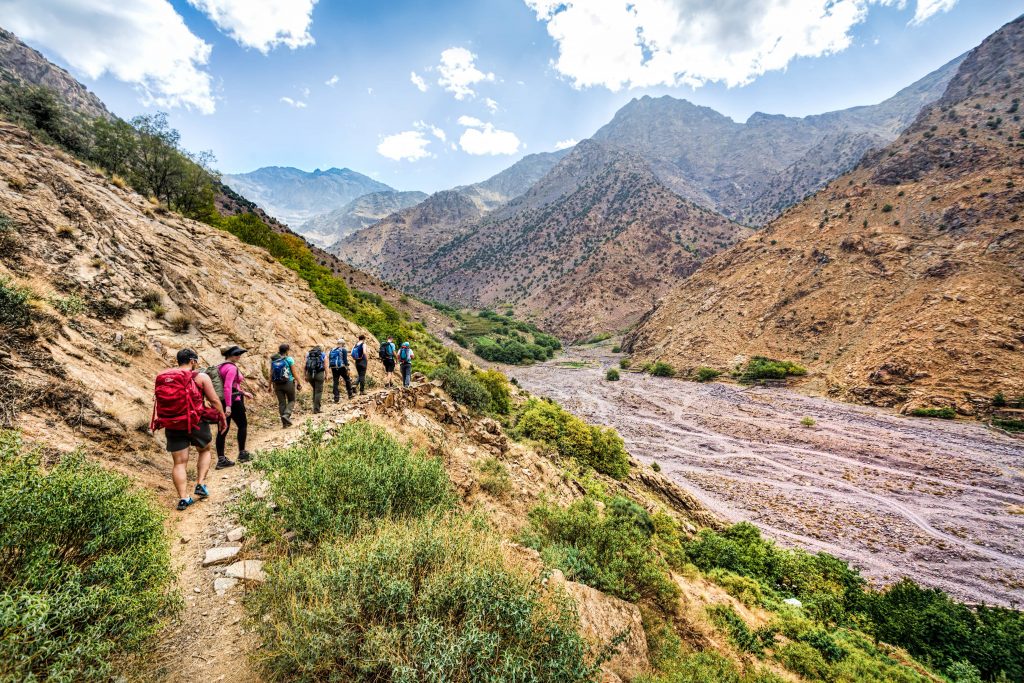 L&rsquo;ar&ecirc;te sommitale du Jbel Toubkal, plus haut sommet d&rsquo;Afrique du Nord, lors d&rsquo;un trek priv&eacute;